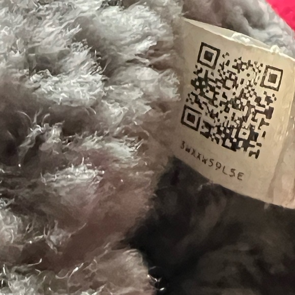 UGG Bailey Bow Tall gray suede Boots
Kids sz 13 - Picture 5 of 9